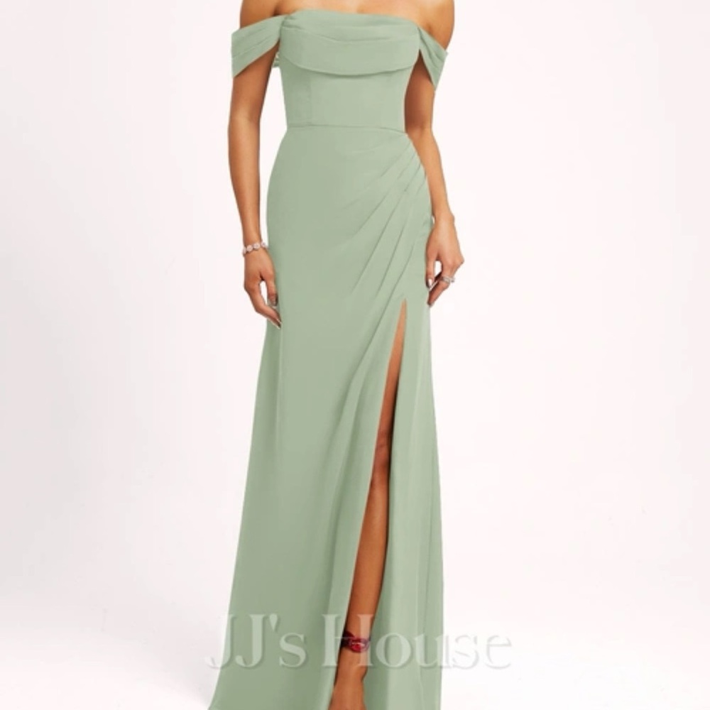 JJ house celadon color bridesmaid dress never worm, size 6